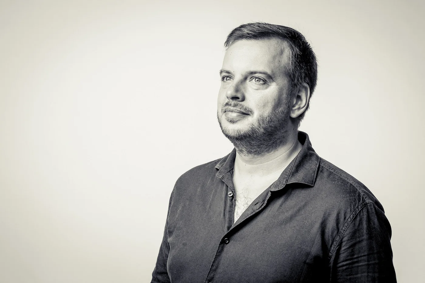 Black-and-white profile portrait of Jiří Kabát